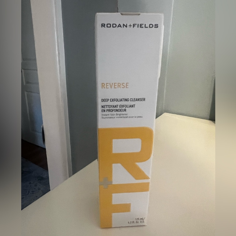 Rodan & Fields Reverse Regimen (NEW) - Picture 3 of 6